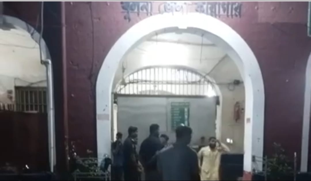 খুলনা জেলা কারাগারে সন্ত্রাসী দুই গ্রুপের সংঘর্ষ, আহত ৫